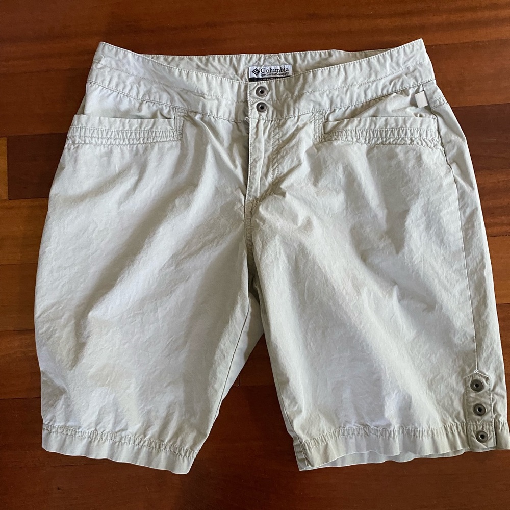 Columbia Hiking Shorts 10 (fit like 6)